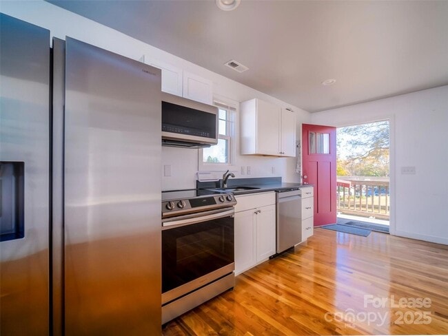 Building Photo - 301 McAllister St