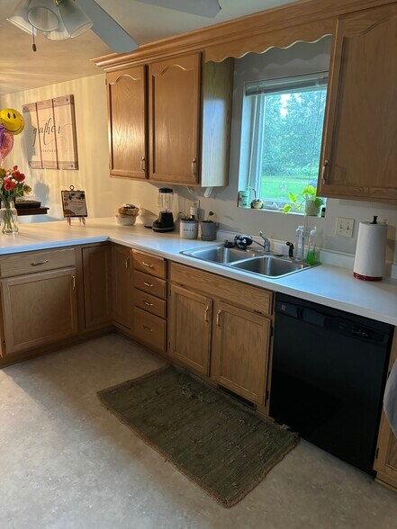 Building Photo - 2059 Schanock Dr