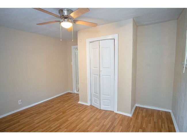 Building Photo - Happy and Convenient Home Near Downtown