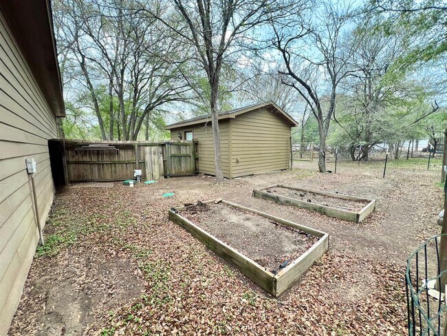 Building Photo - 212 Waikakaaua Dr