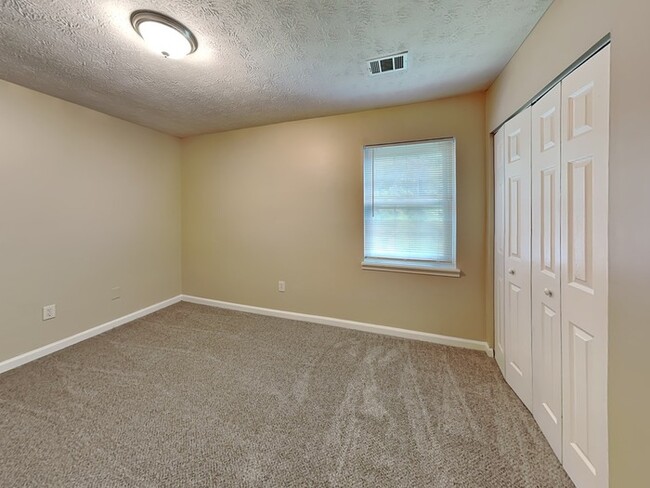 Building Photo - Move-in Ready, 3 Bedroom Home!