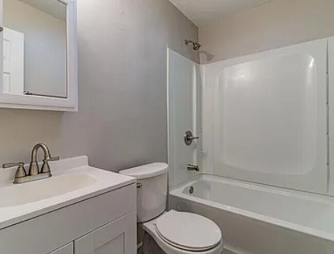 Primary Photo - 1501 Queens Way