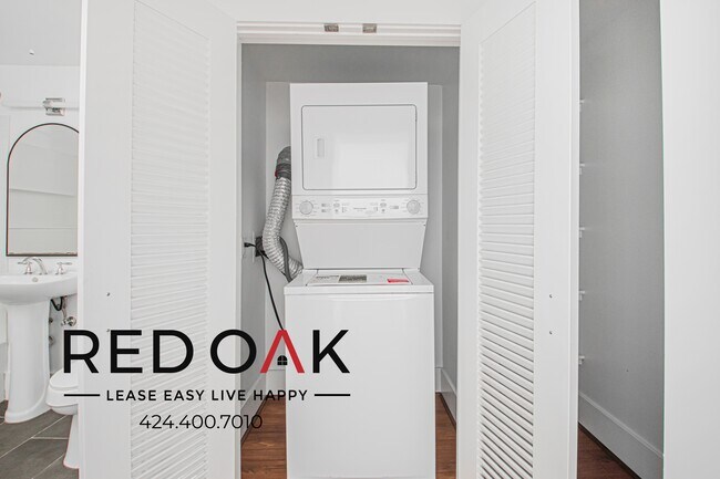 Building Photo - 6533 Hollywood Blvd