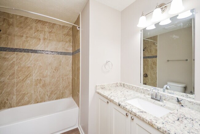 Building Photo - 1407 Hillside Pl SE