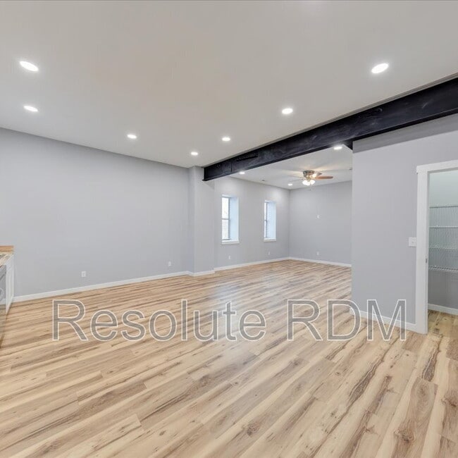 Building Photo - 804 N Locke St