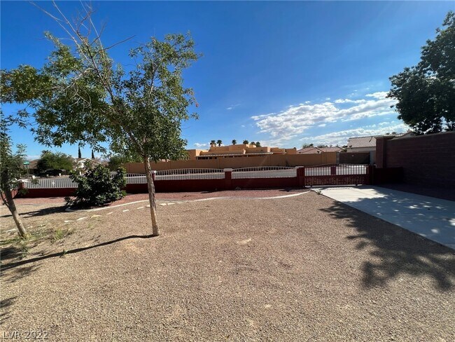 Building Photo - 2121 Rosanna St