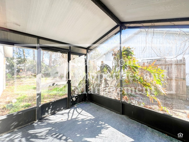 Building Photo - 250 Village View Ln