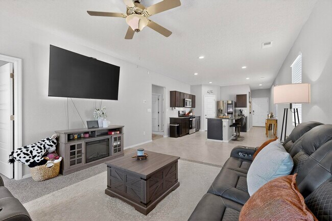 Building Photo - 10650 Valedon Ln SW