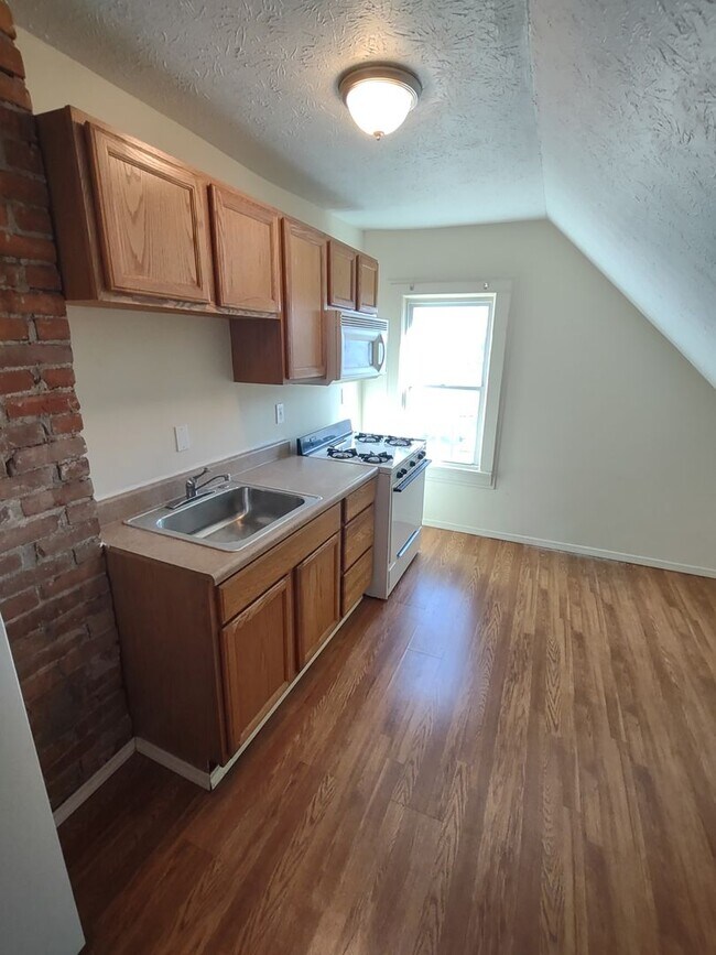 Building Photo - 1459 Ridgewood Ave