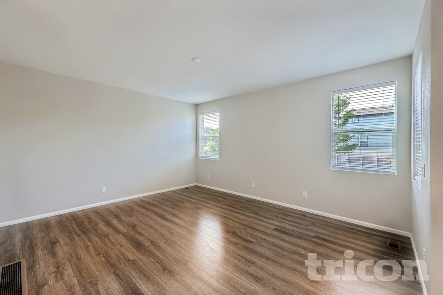 Building Photo - 4726 Helena St