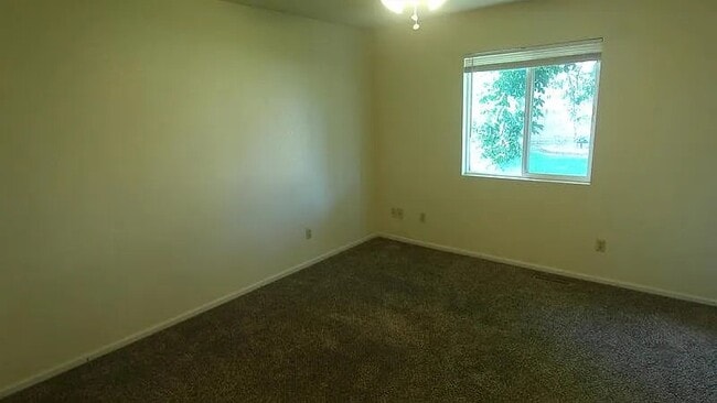 Building Photo - 4787 Sunvalley Dr