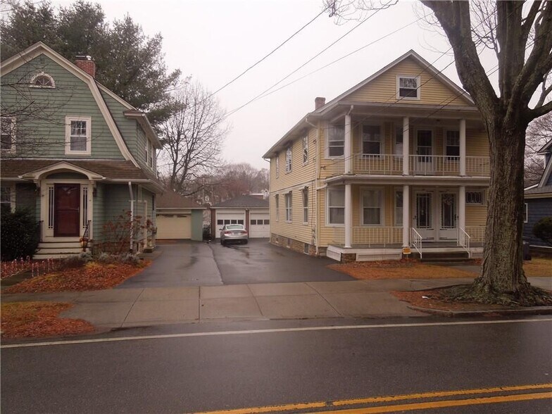Building Photo - 44 Gentian Ave