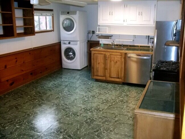 Building Photo - 4260 Gem Ave