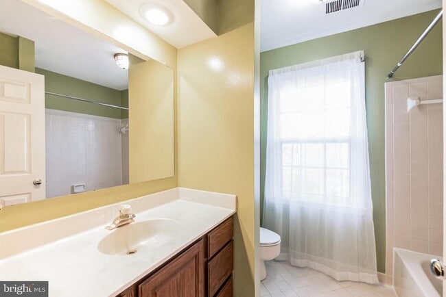 Building Photo - 14524 Pebblewood Dr