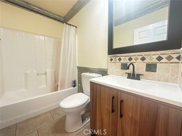 Building Photo - 928 S Bon View Ave