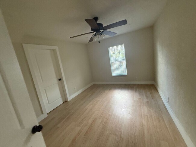Building Photo - Lovely Denver Heights 3 Bed Home