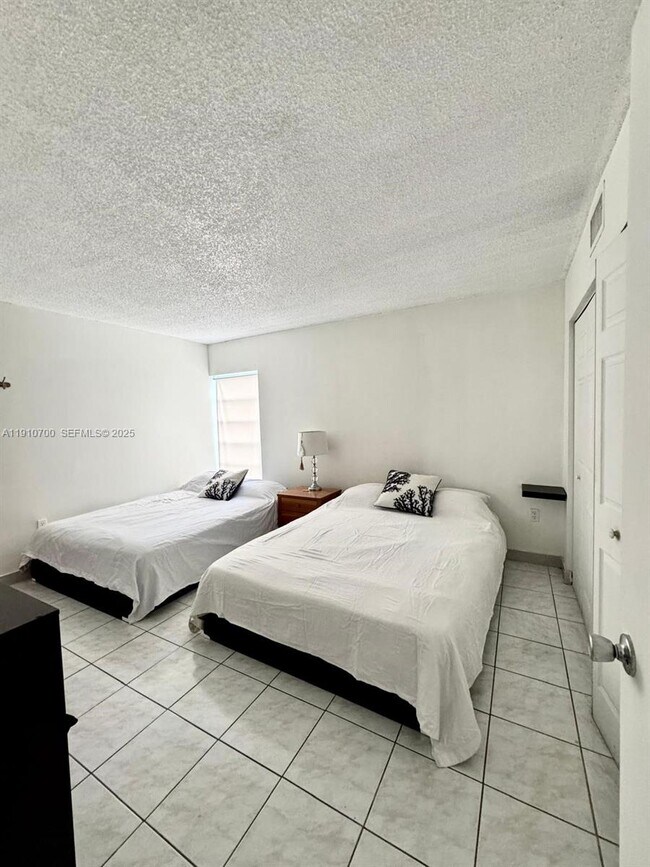 Building Photo - 3615 NE 167th St