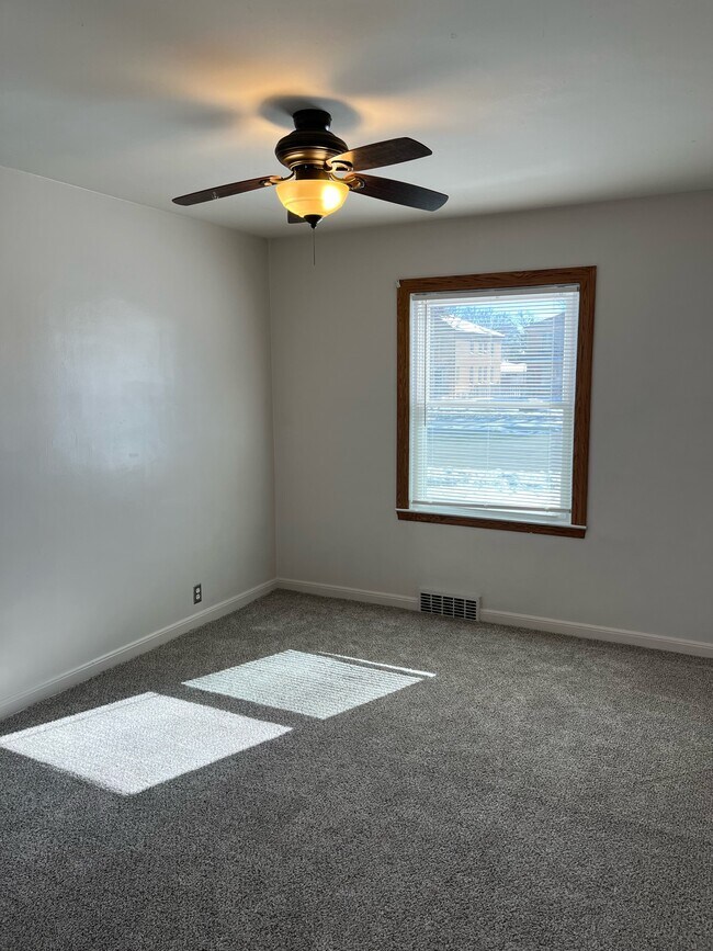 Bedroom 1 - 8634 W Burleigh St