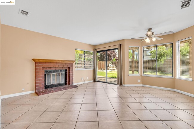 Building Photo - 4820 Ridgeview Dr