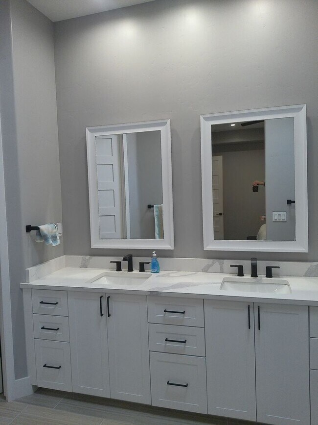 Building Photo - Beautiful Brand-New Home for Rent in Viewpoint Estates Winter Rental