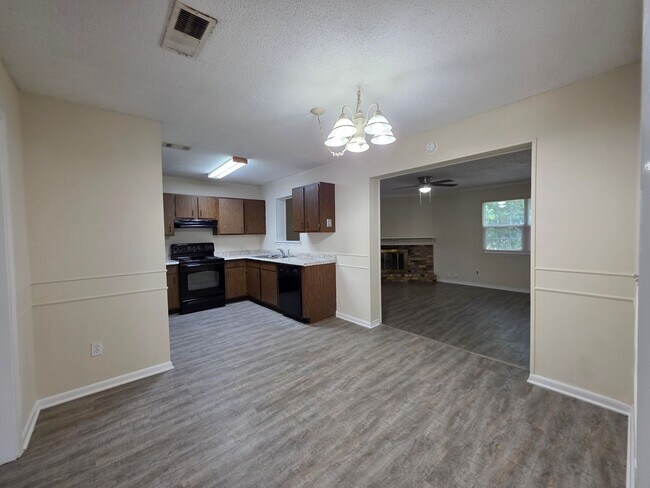 Building Photo - Nicely updated 3BR/1.5BA with fenced in ba...