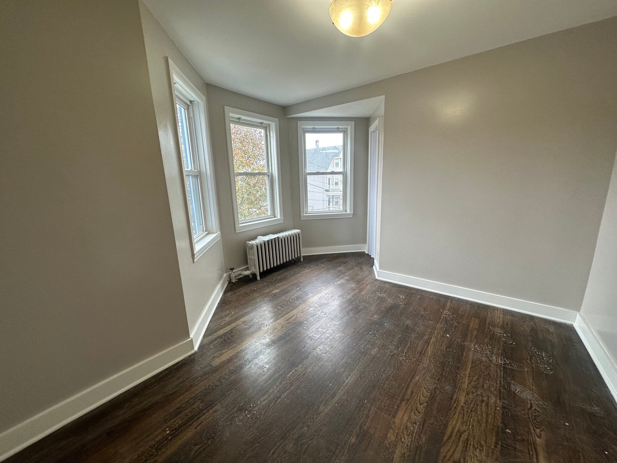 Building Photo - 13 Gladstone St