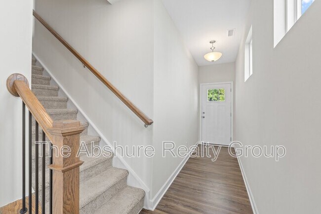 Building Photo - 35 Village Edge Dr