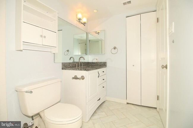 Building Photo - 1140 23rd Street NW Unit 105