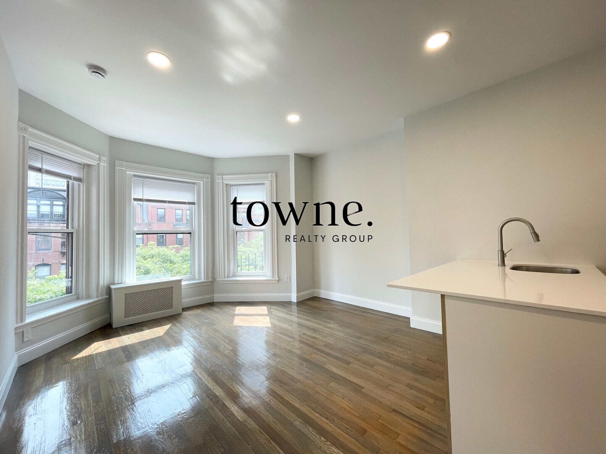 Building Photo - 215 Newbury St