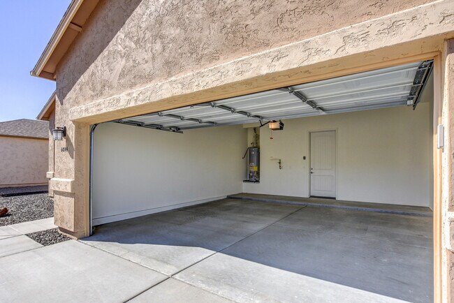 Building Photo - 4844 Salem Pl