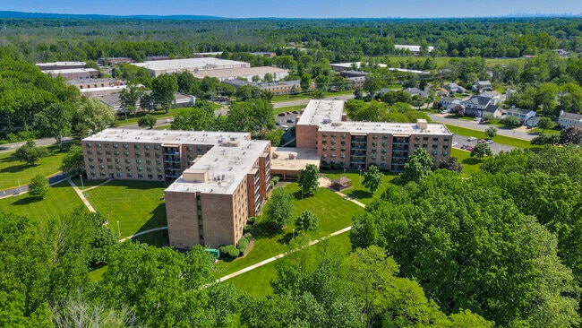 Building Photo - Menlo Manor