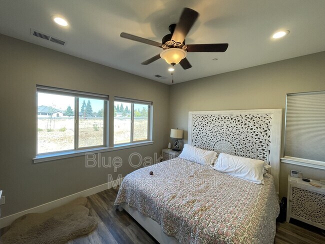 Building Photo - 2874 Pin Oak Ln