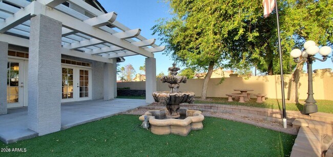 Building Photo - 1301 W Windrift Way