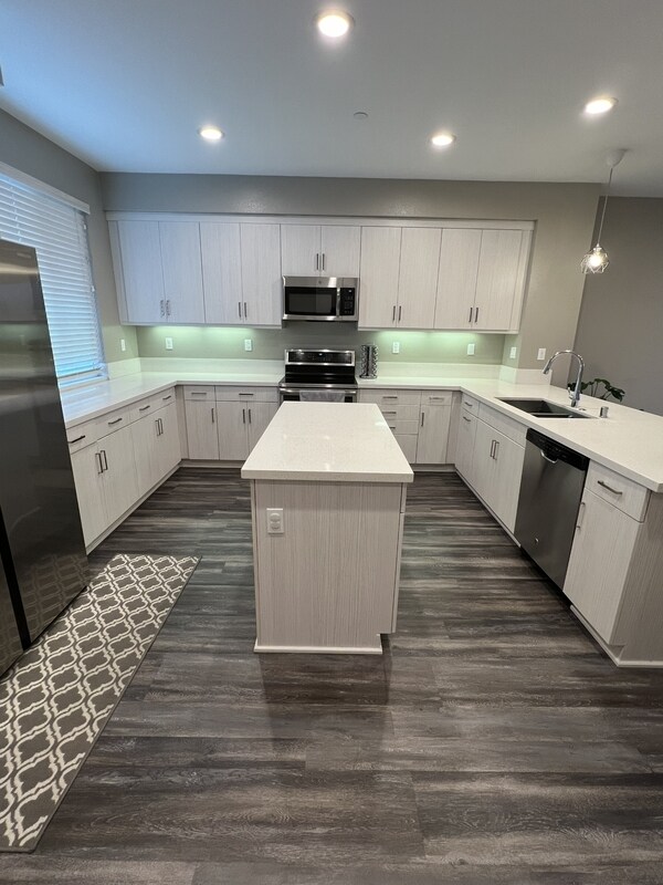 Building Photo - 81 Sea Crest Dr