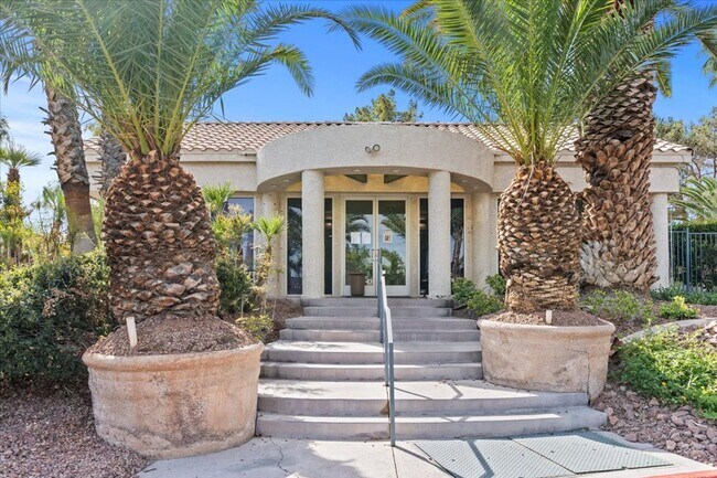 Building Photo - Bright, Modern 2 Bedroom Upstairs Condo, Community Pool, Gated, Covered Parking