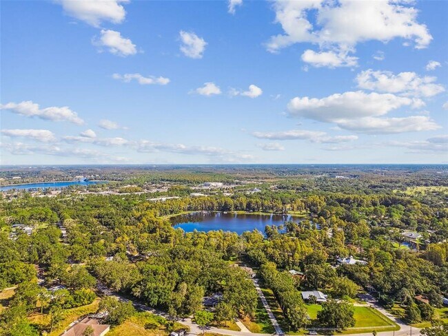 Building Photo - 6005 Lakeside Dr