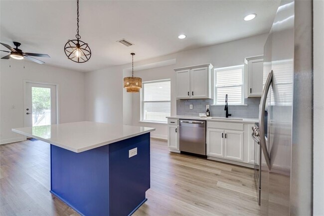 Building Photo - 1933 W Chestnut St