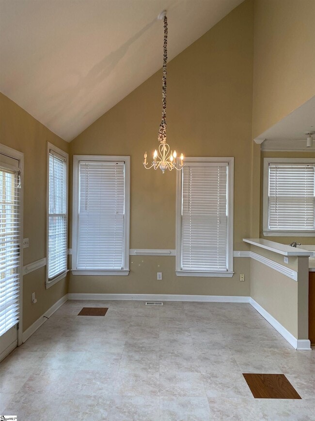 Building Photo - 301 Fortuna Dr