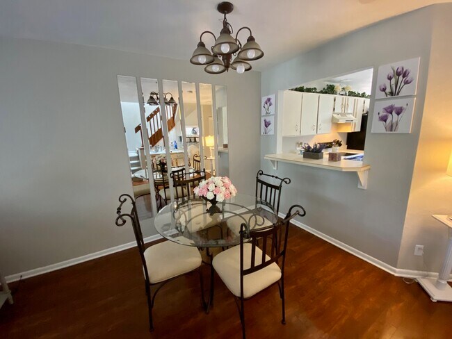 Building Photo - 251 Orange Grove Dr