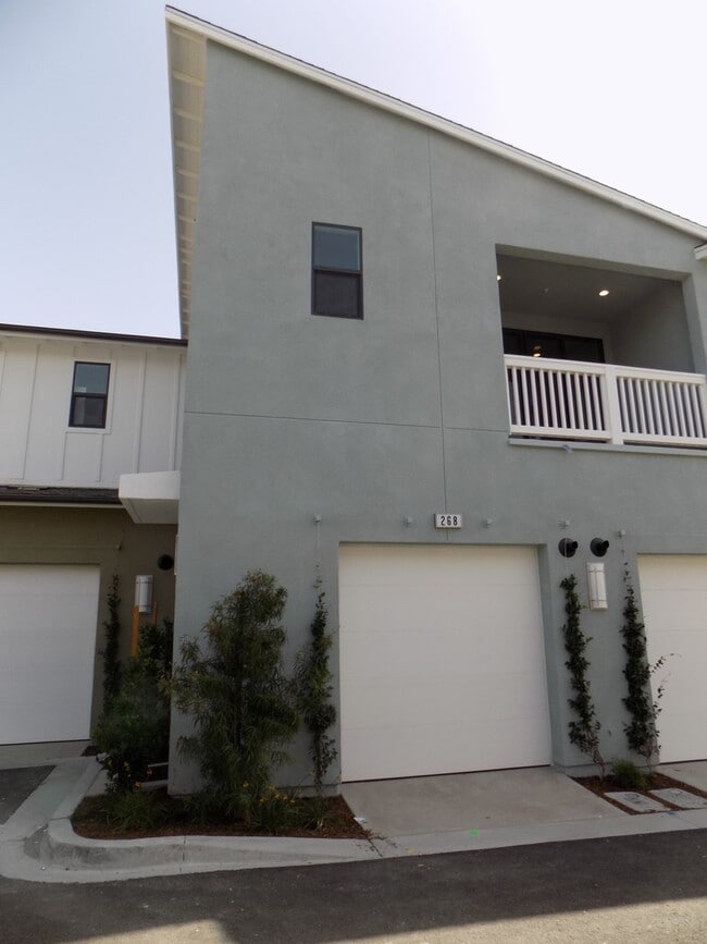 Building Photo - Beautiful 1 Bedroom 1 Bath Condo in Ranch ...