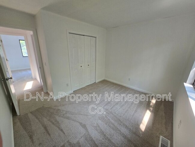 Building Photo - 602 Mountain View Way