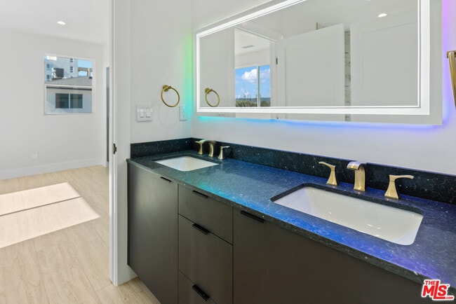 Building Photo - 15224 W Holyland Dr