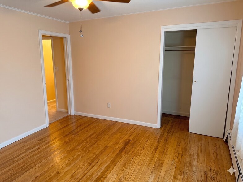 Building Photo - 0-17 Saddle River Rd