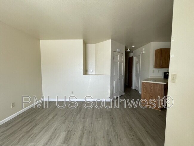 Building Photo - 8132 E Lakeshore Dr