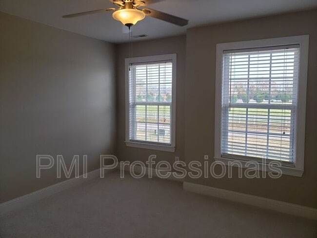 Building Photo - 112 Annadel Ct