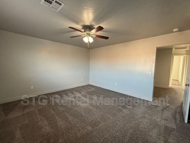 Building Photo - 3102 S Relic Ridge Dr