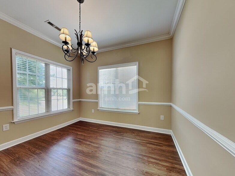 Building Photo - 3150 Glenshire Dr