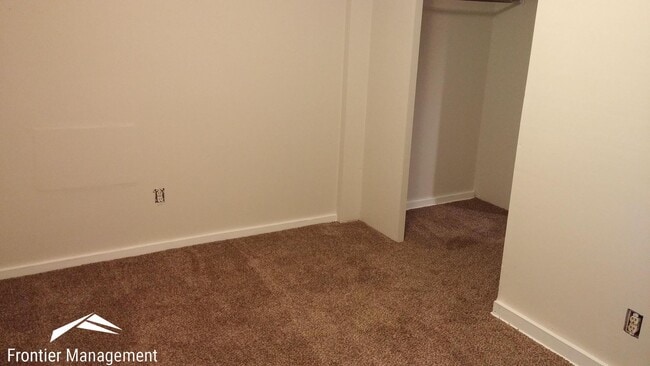 Building Photo - 626 Bertrand St