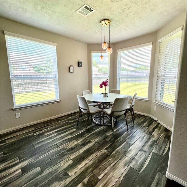 Building Photo - 21203 Flowering Dogwood Cir
