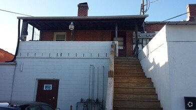 Building Photo - One bedroom apartment with lots of updates!